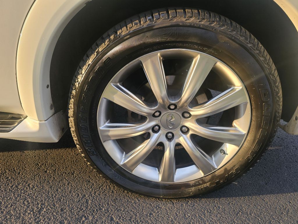 2012 INFINITI QX56 Image 9