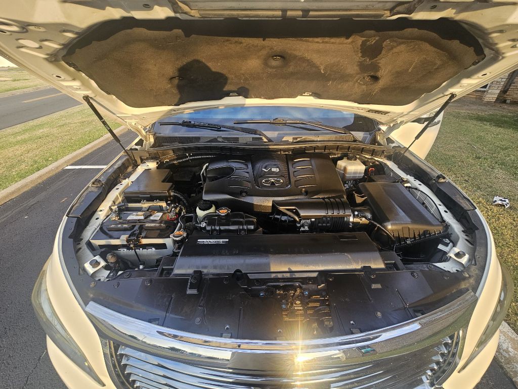 2012 INFINITI QX56 Image 10