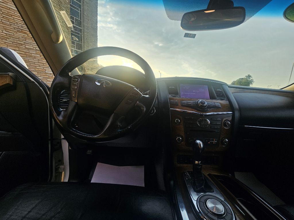 2012 INFINITI QX56 Image 12