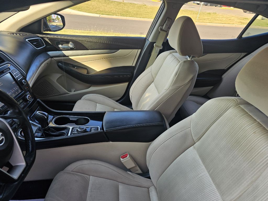 2017 Nissan Maxima Image 11