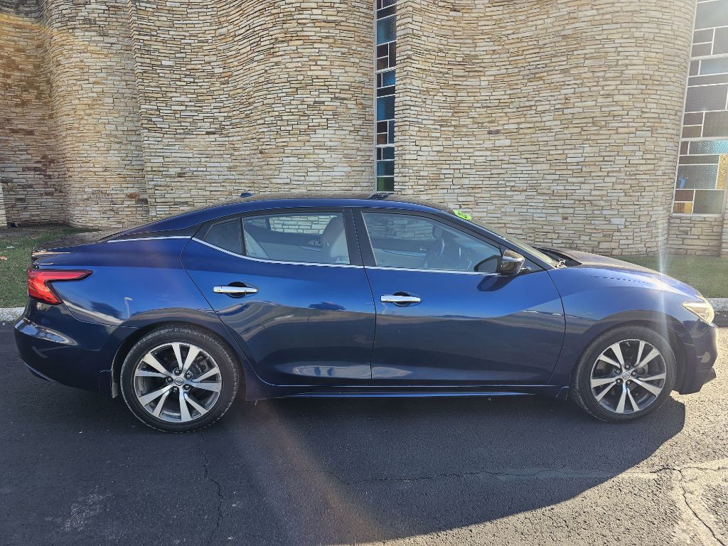 2017 Nissan Maxima Image 2