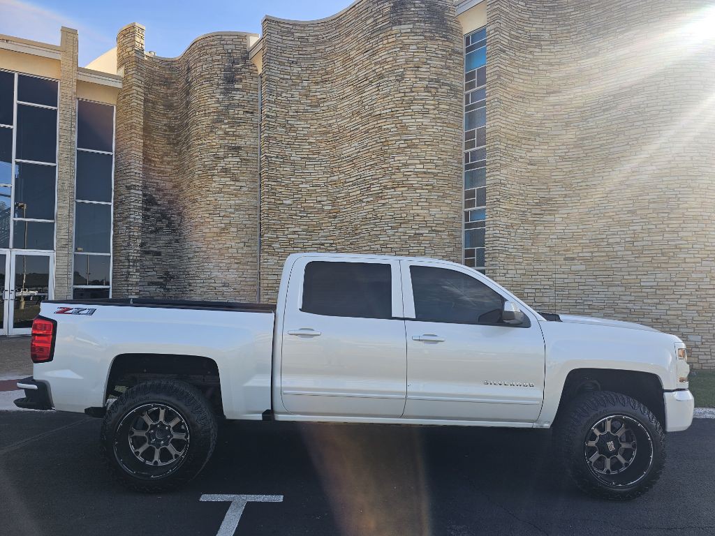 2018 Chevrolet Silverado 1500 Image 2