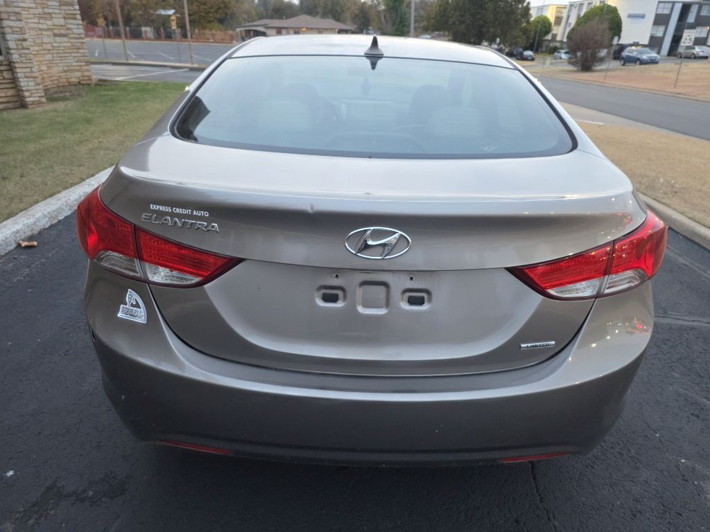 2011 Hyundai Elantra Image 6