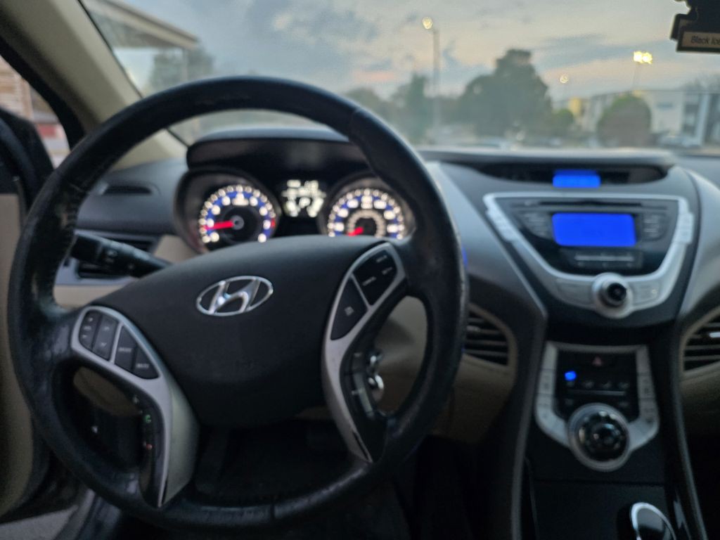 2011 Hyundai Elantra Image 11