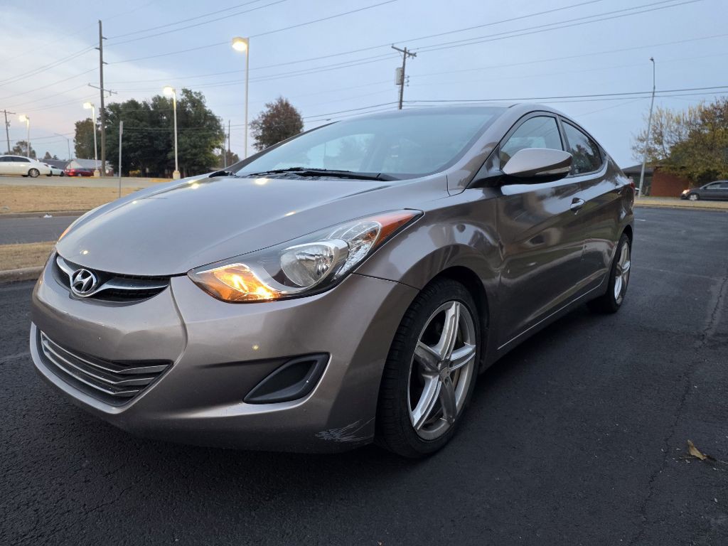 2011 Hyundai Elantra Image 3
