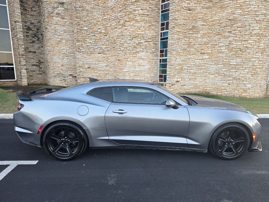 2019 Chevrolet Camaro Image 1