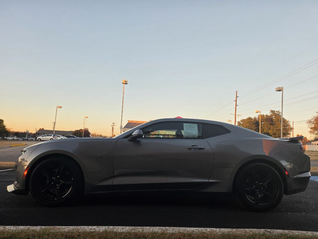 2019 Chevrolet Camaro Image 2