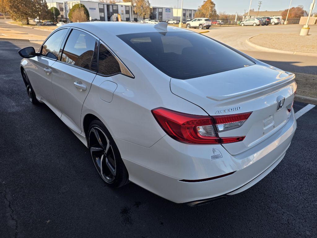 2019 Honda Accord Image 2