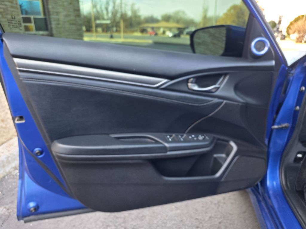 2017 Honda Civic Image 15