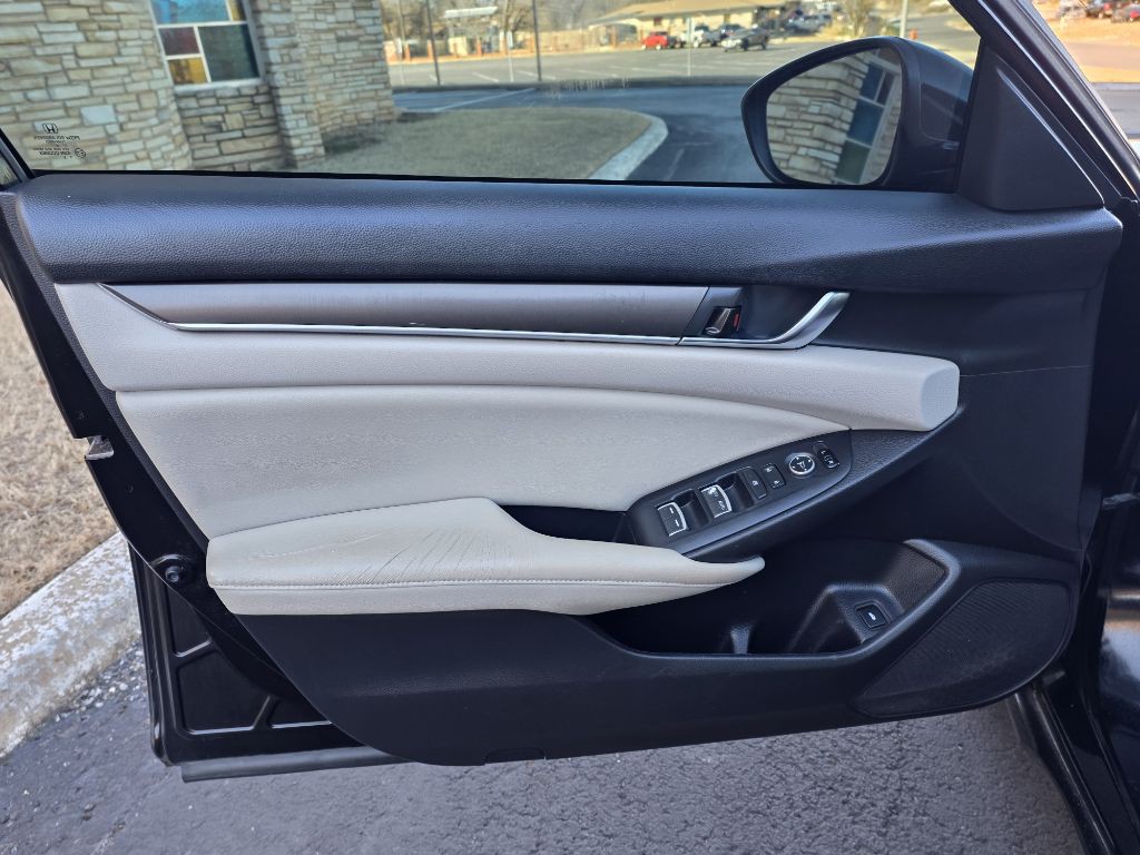 2018 Honda Accord Image 13