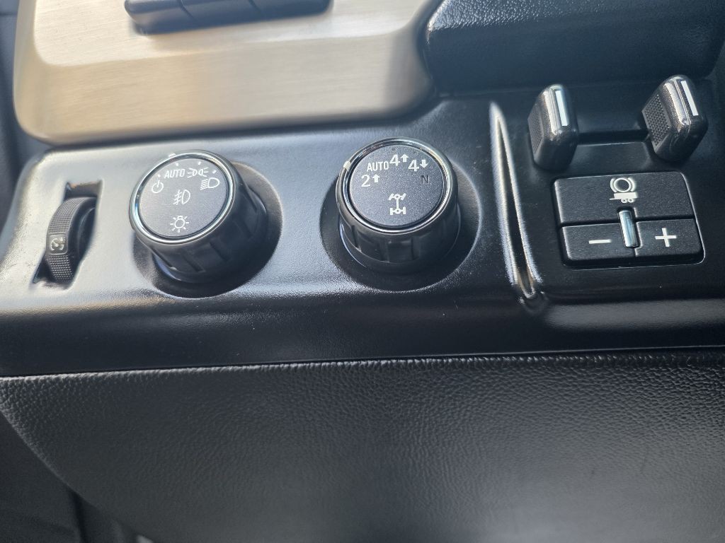 2017 GMC Yukon Image 17