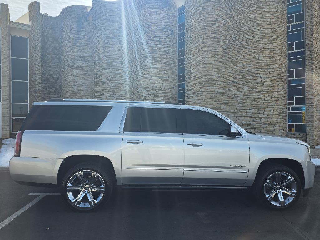 2017 GMC Yukon Image 2