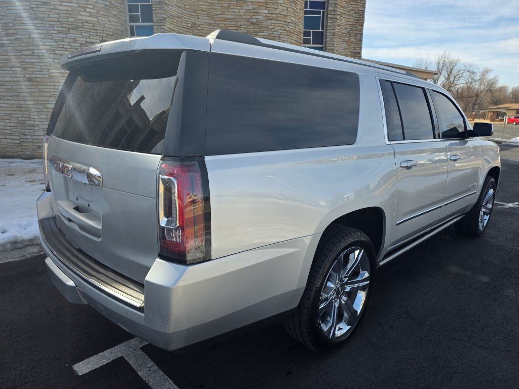 2017 GMC Yukon Image 3