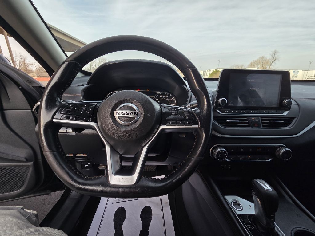 2020 Nissan Altima Image 10