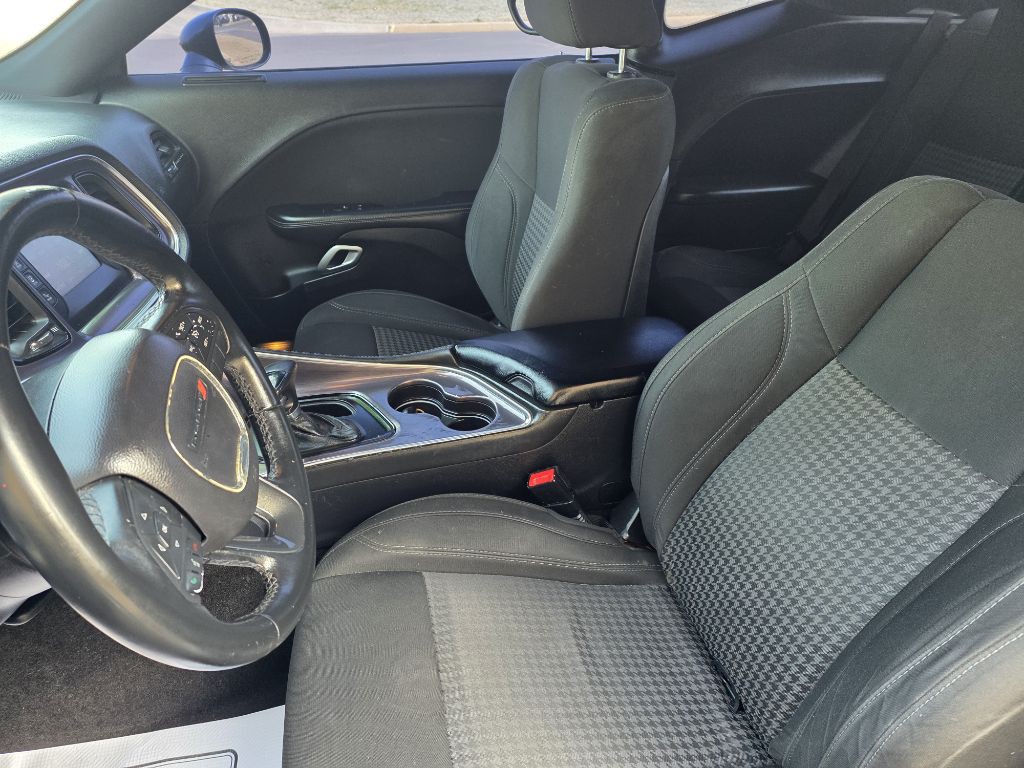 2016 Dodge Challenger Image 10