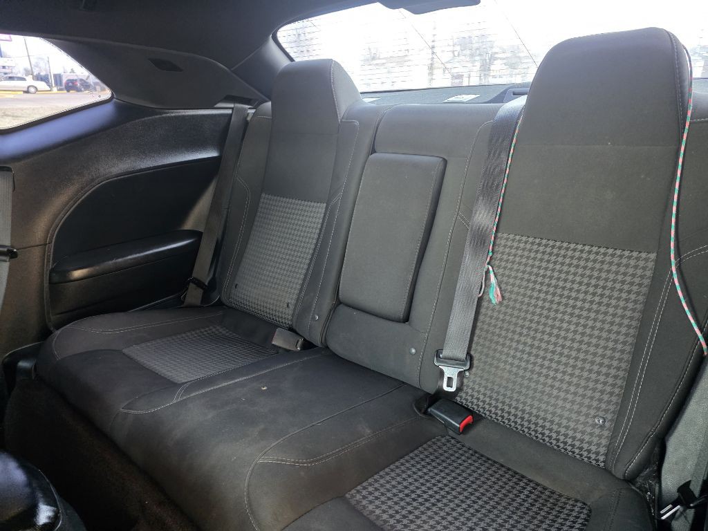 2016 Dodge Challenger Image 12