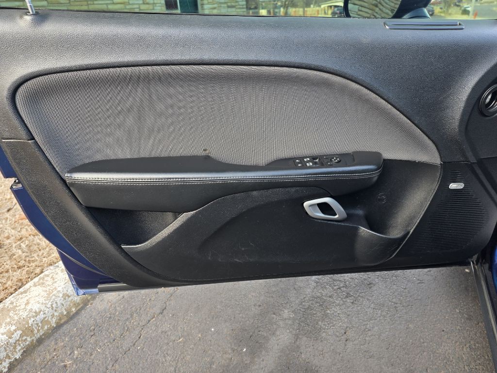 2016 Dodge Challenger Image 13