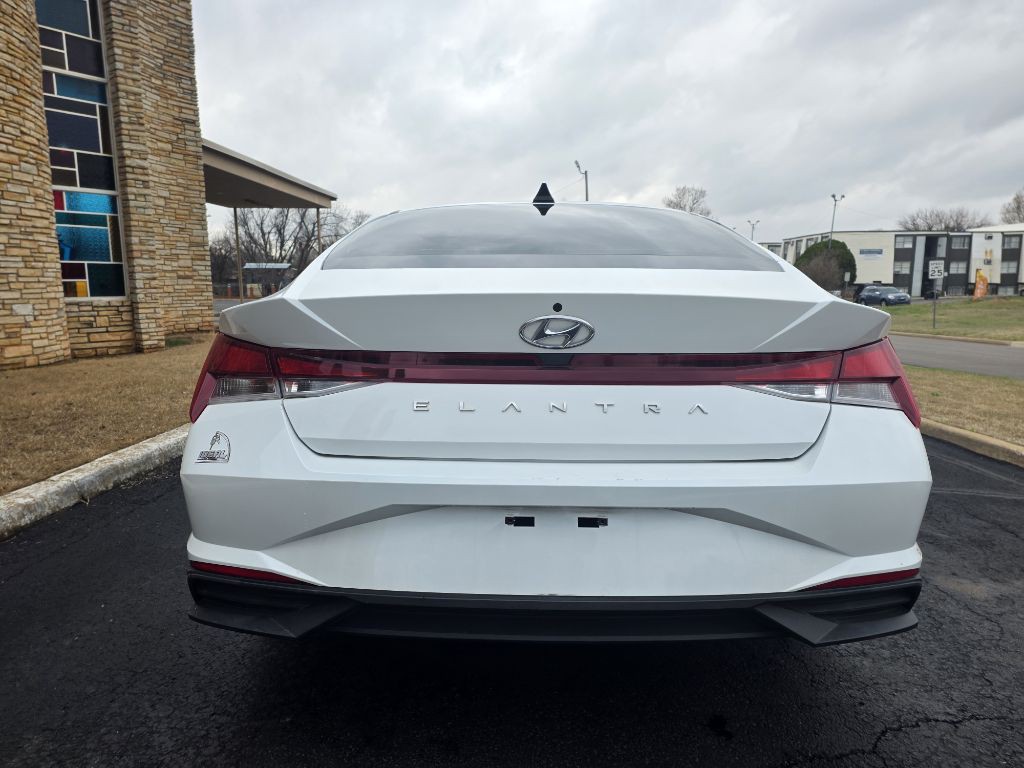 2021 Hyundai Elantra Image 3