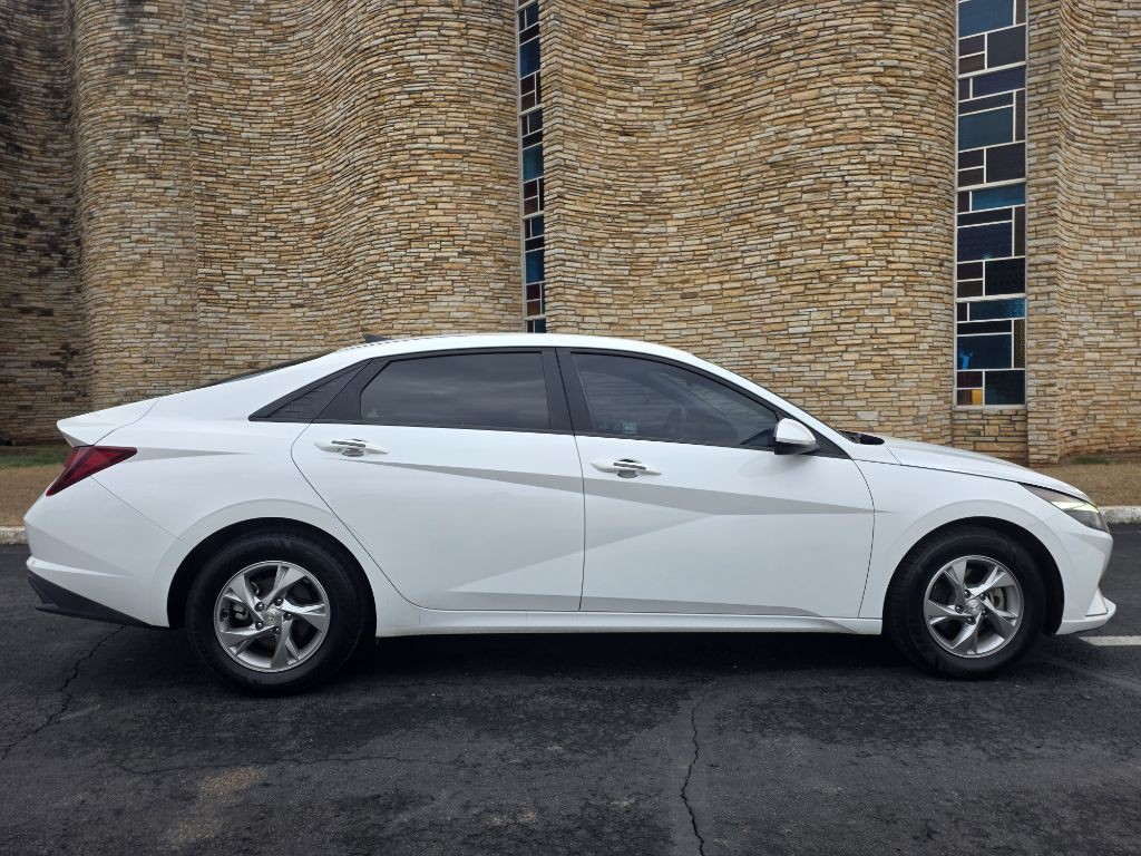 2021 Hyundai Elantra Image 4