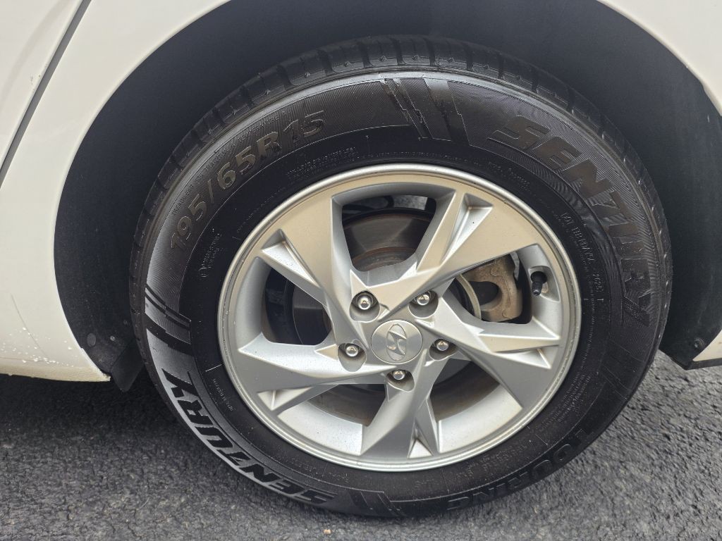 2021 Hyundai Elantra Image 8