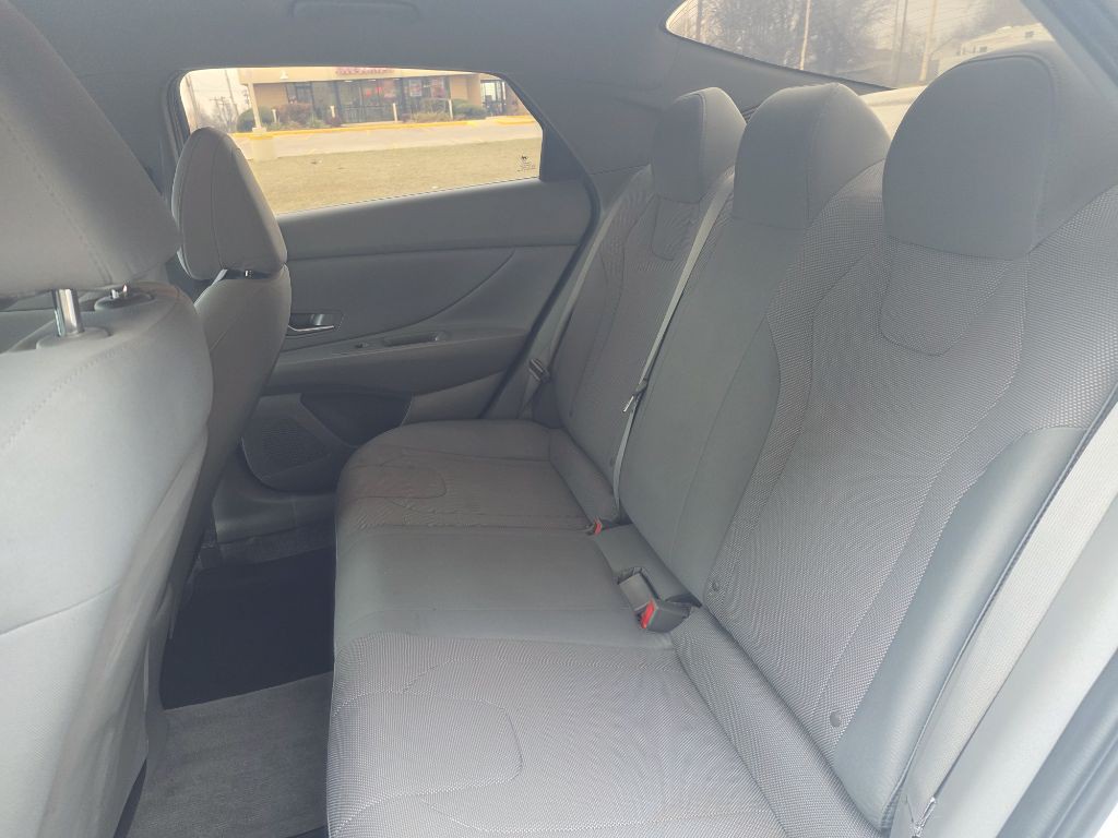 2021 Hyundai Elantra Image 12