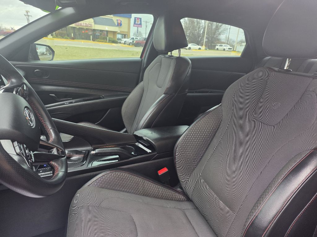 2022 Hyundai Elantra Image 8