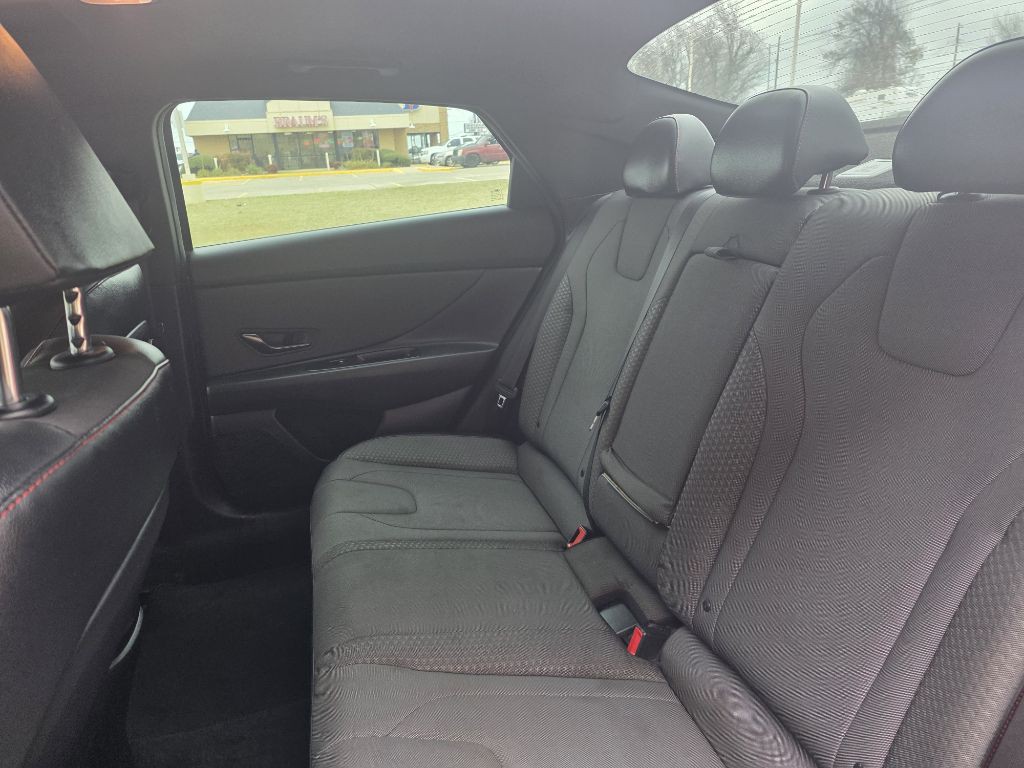 2022 Hyundai Elantra Image 12