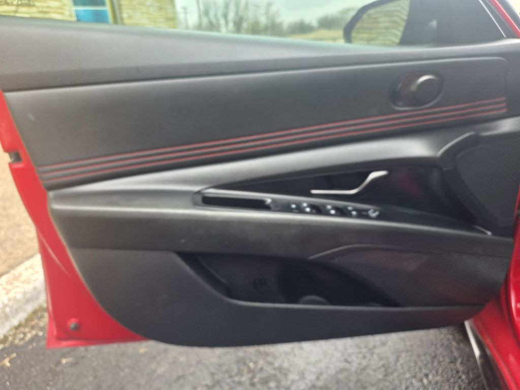 2022 Hyundai Elantra Image 13