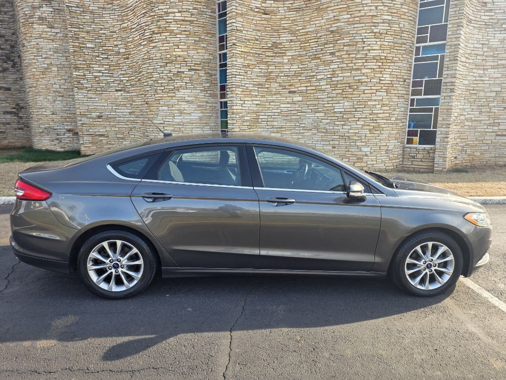 2017 Ford Fusion Image 2