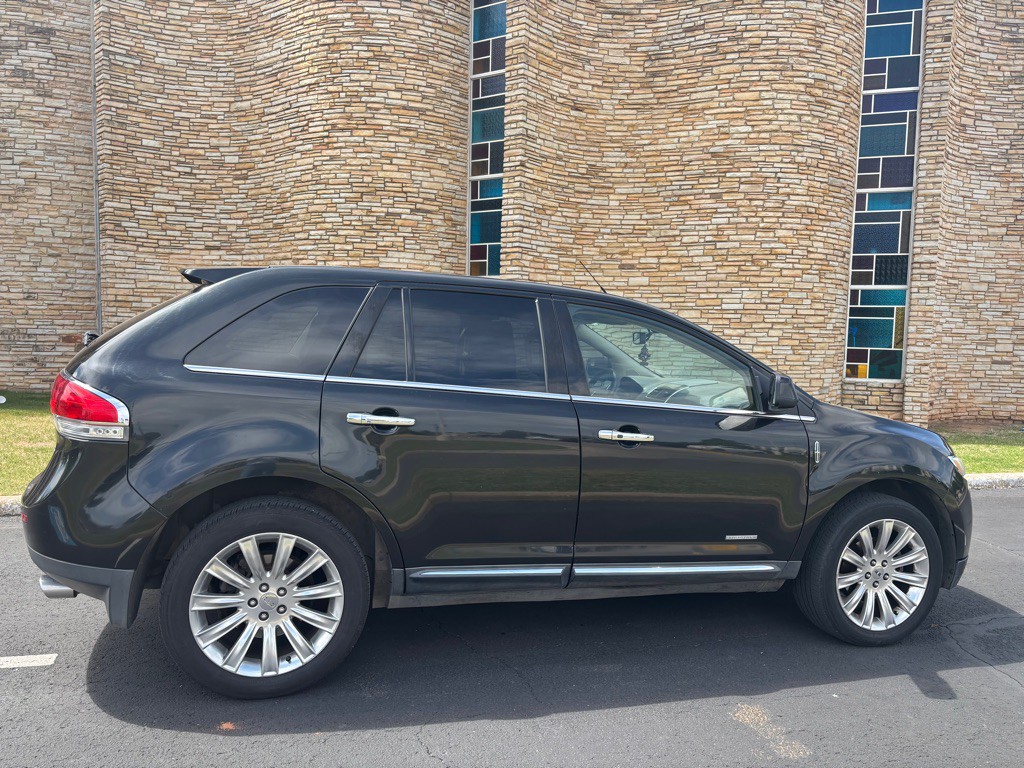 2011 Lincoln MKX Image 3