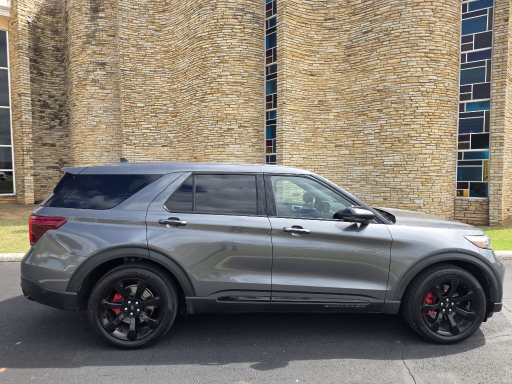 2021 Ford Explorer Image 2