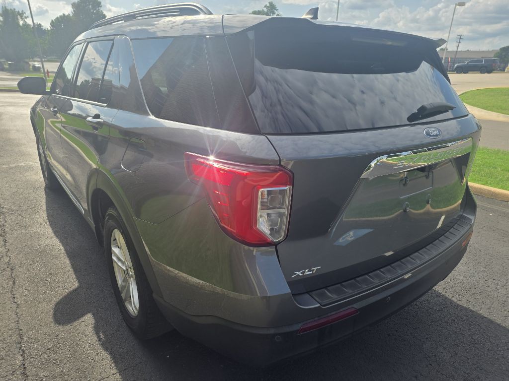 2021 Ford Explorer Image 2