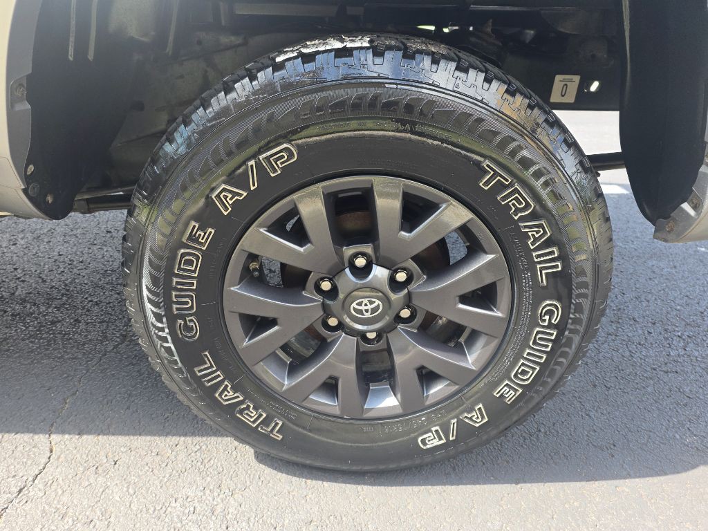 2020 Toyota Tacoma Image 13