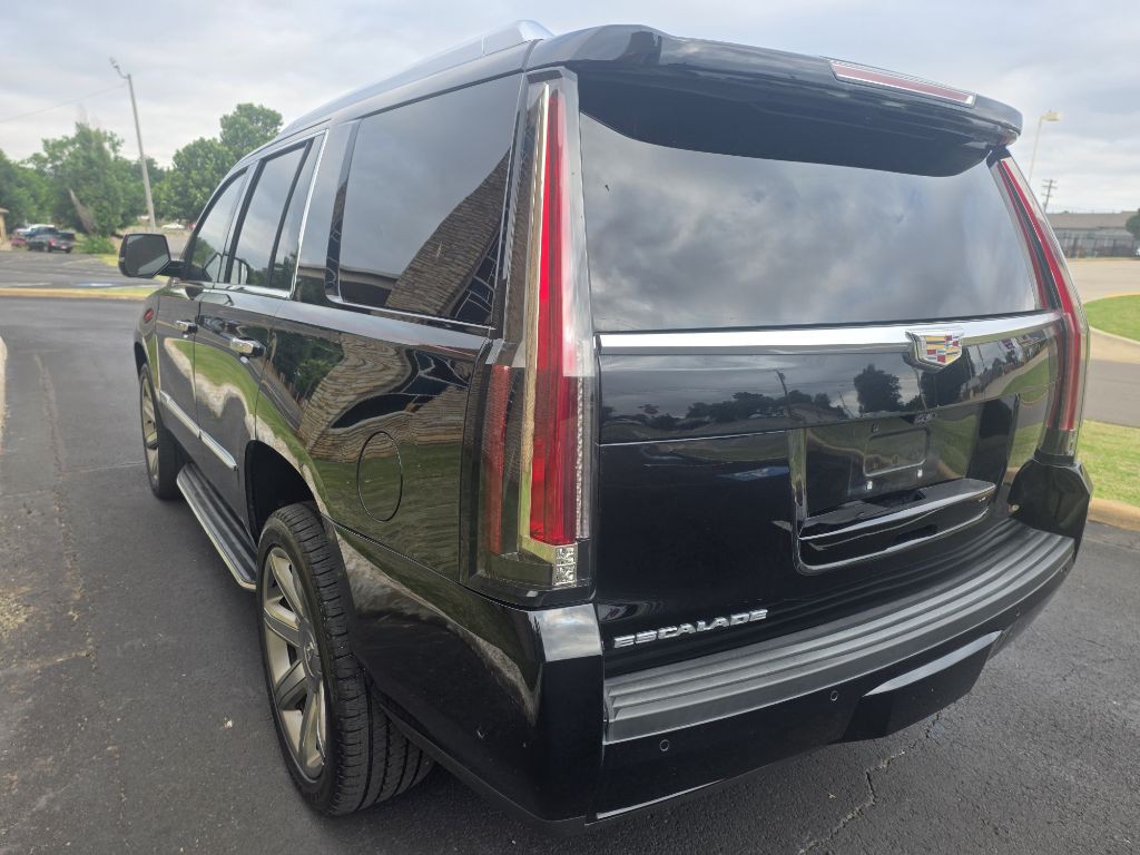 2019 Cadillac Escalade Image 2