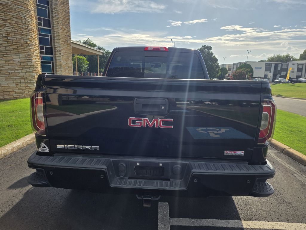 2018 GMC Sierra Image 2