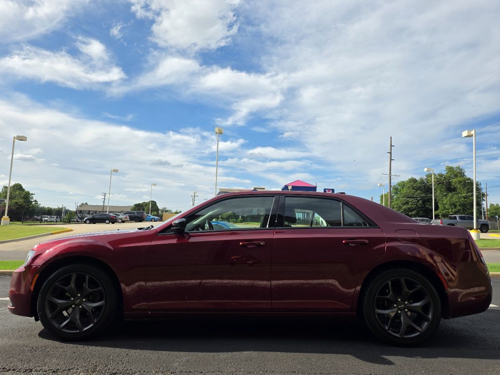 2021 Chrysler 300 Image 6