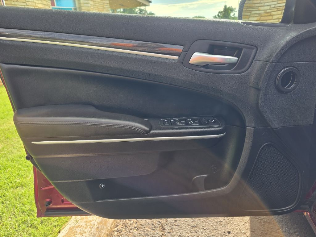 2021 Chrysler 300 Image 10