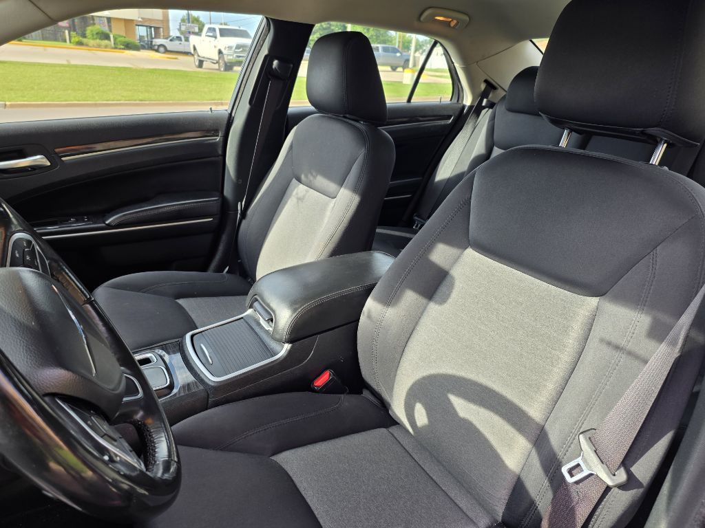 2021 Chrysler 300 Image 11