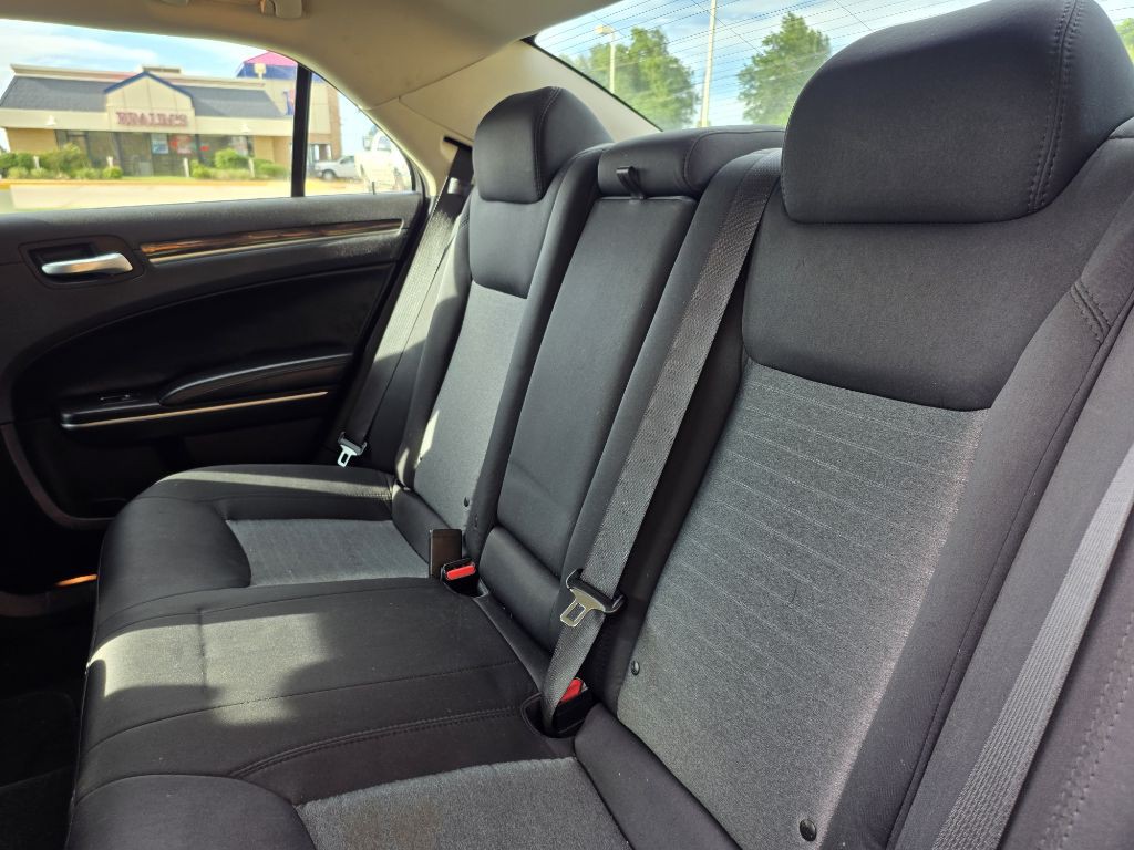 2021 Chrysler 300 Image 12