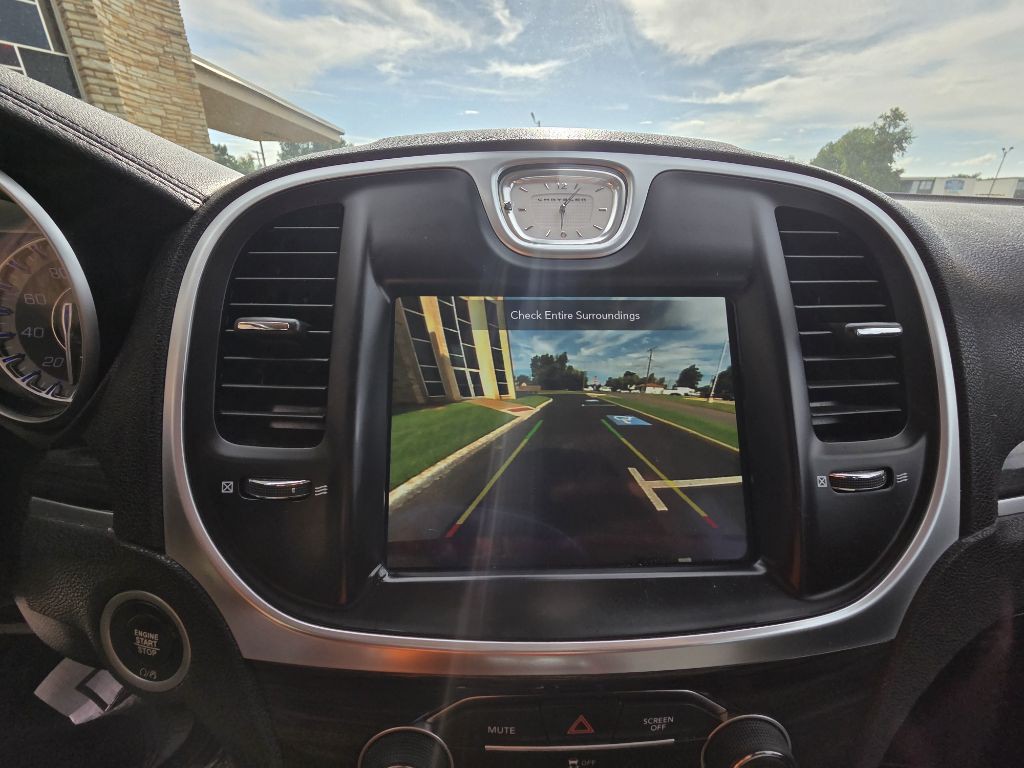 2021 Chrysler 300 Image 14