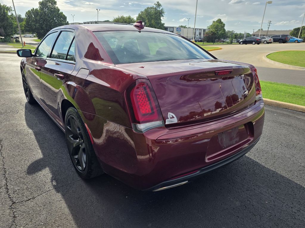 2021 Chrysler 300 Image 2