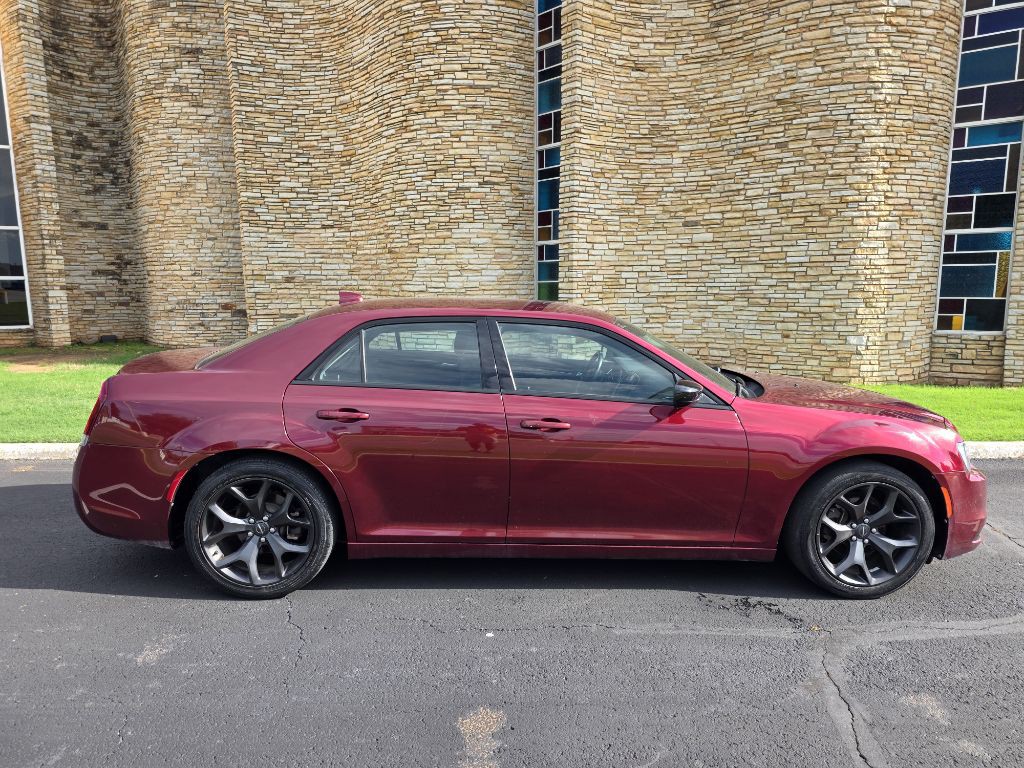 2021 Chrysler 300 Image 3
