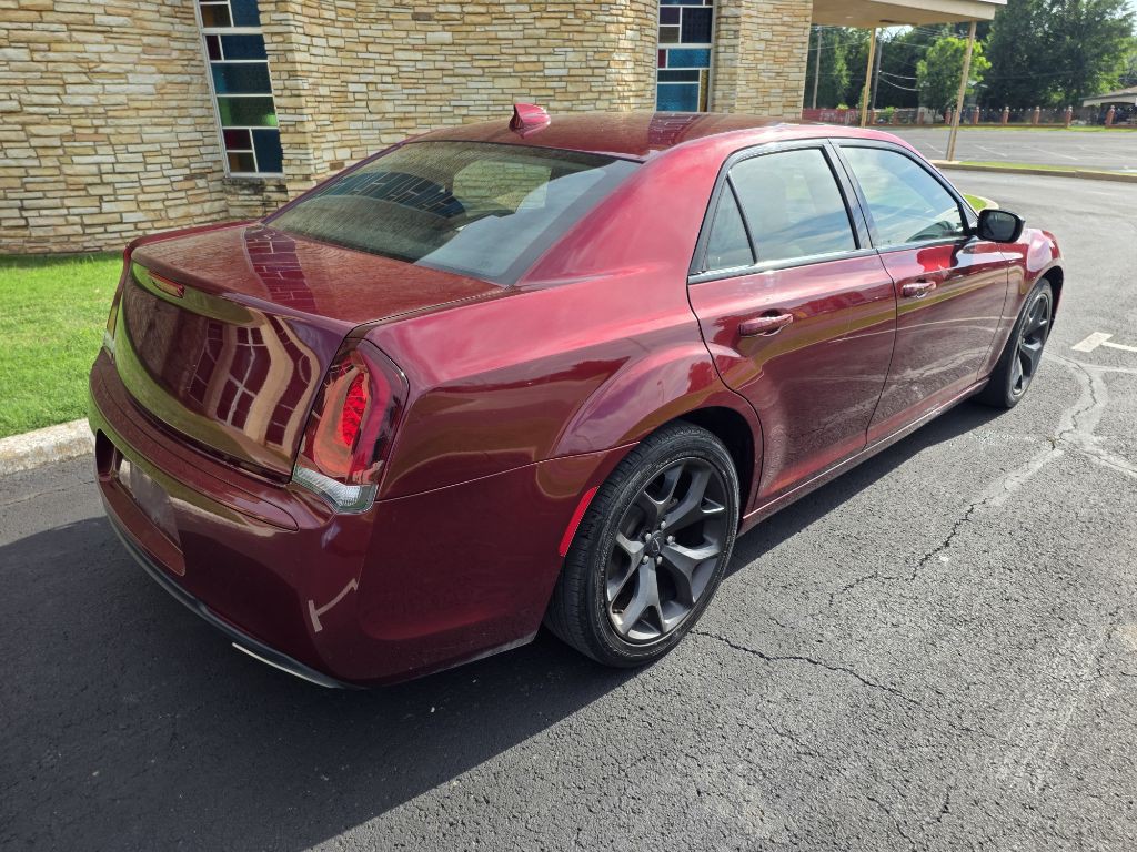 2021 Chrysler 300 Image 4
