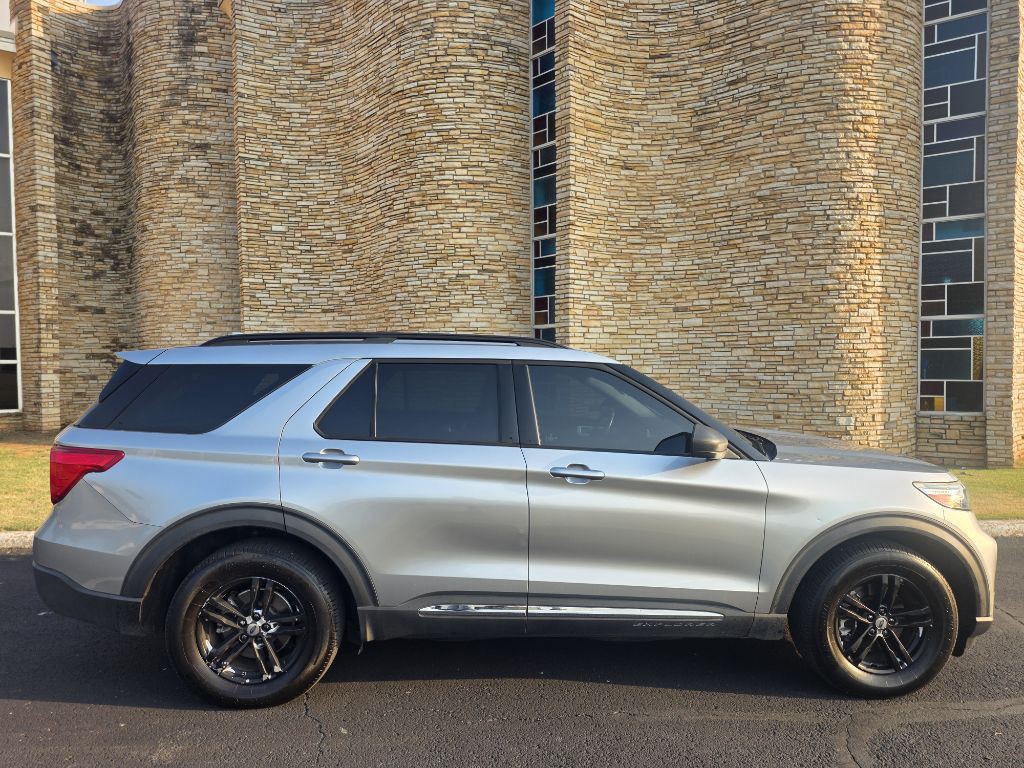 2020 Ford Explorer Image 2
