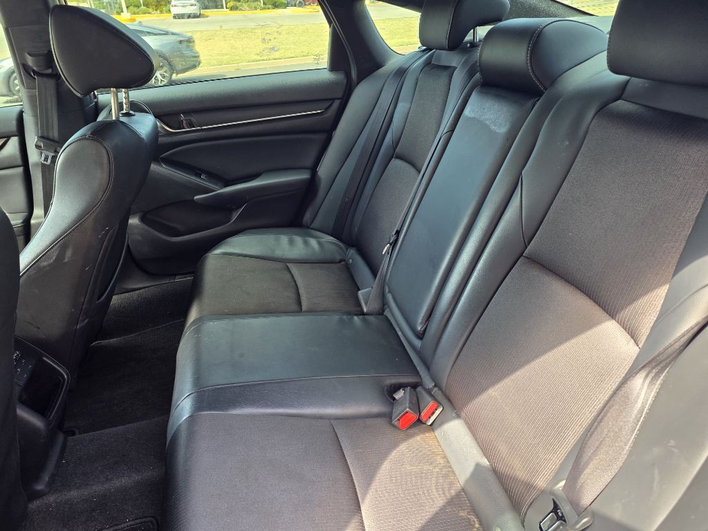 2018 Honda Accord Image 11