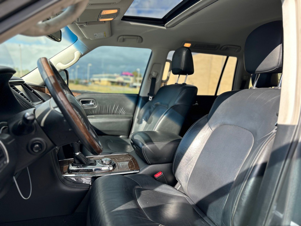 2017 INFINITI QX80 Image 10