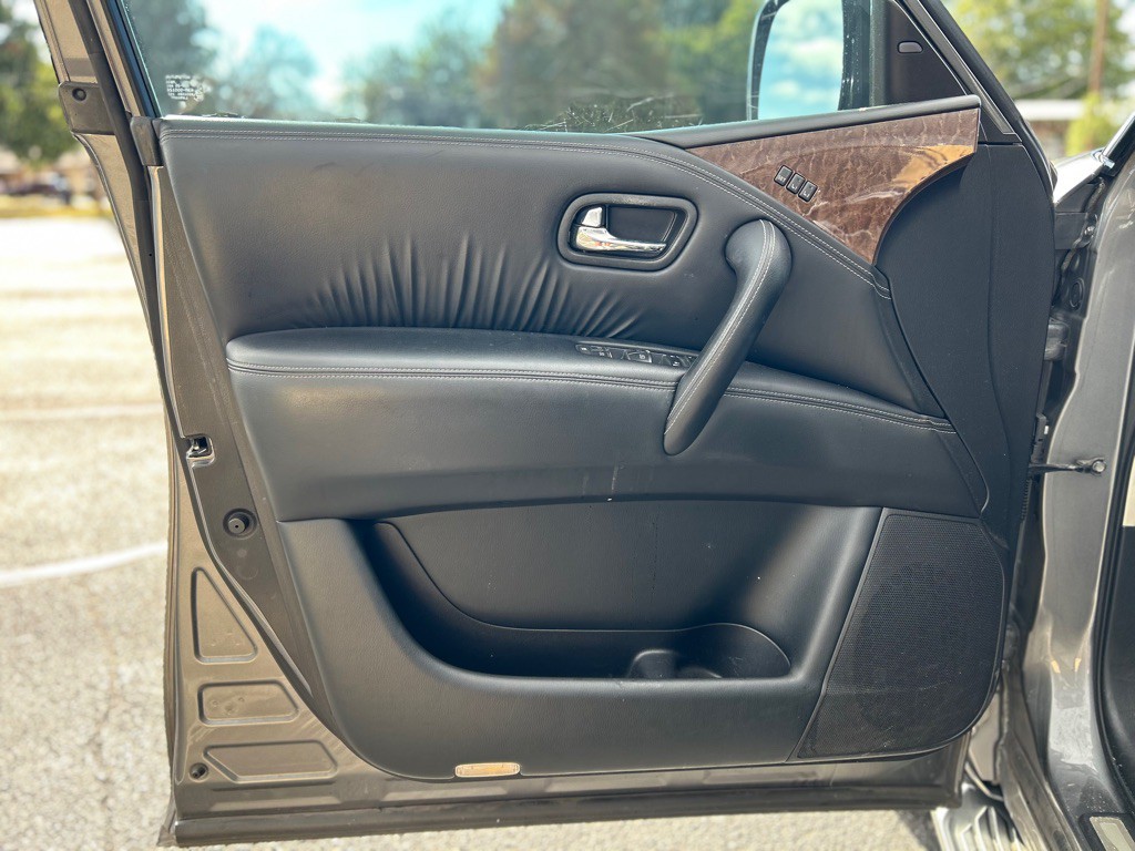 2017 INFINITI QX80 Image 11