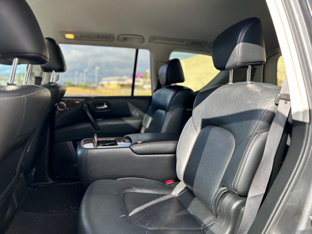 2017 INFINITI QX80 Image 16