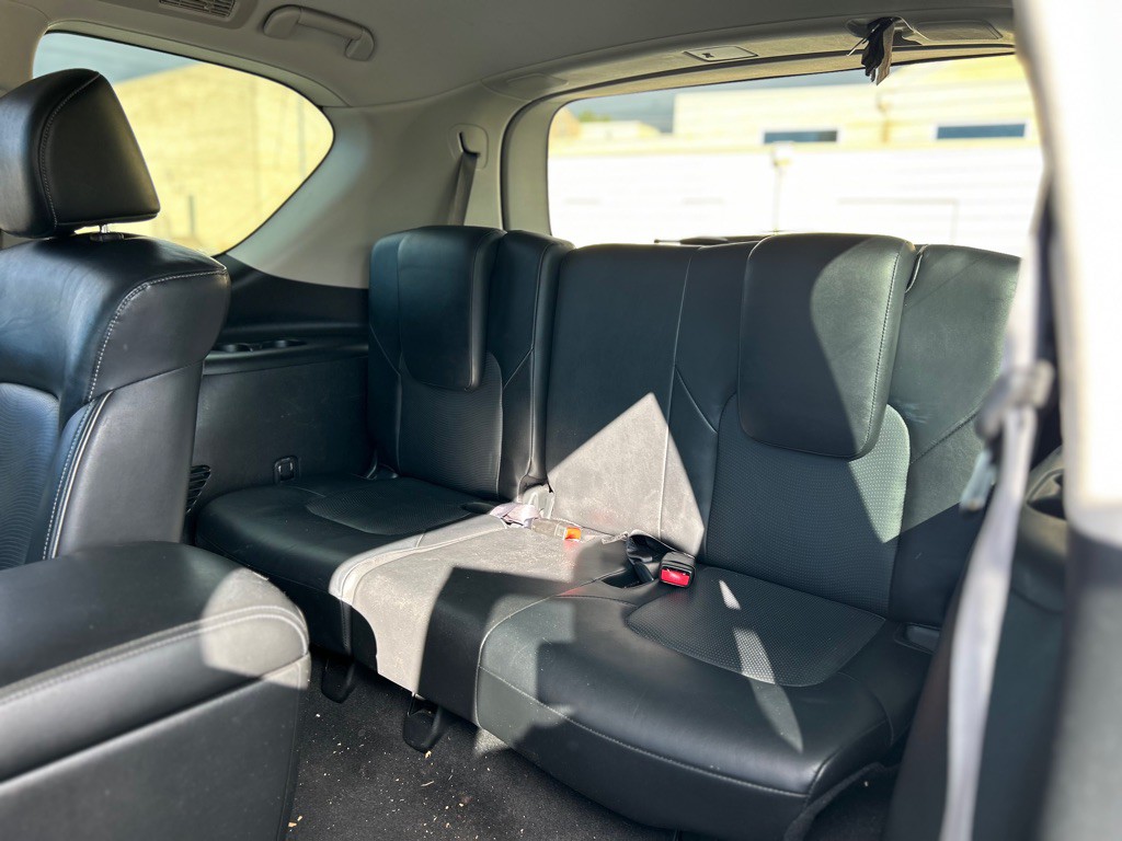 2017 INFINITI QX80 Image 17