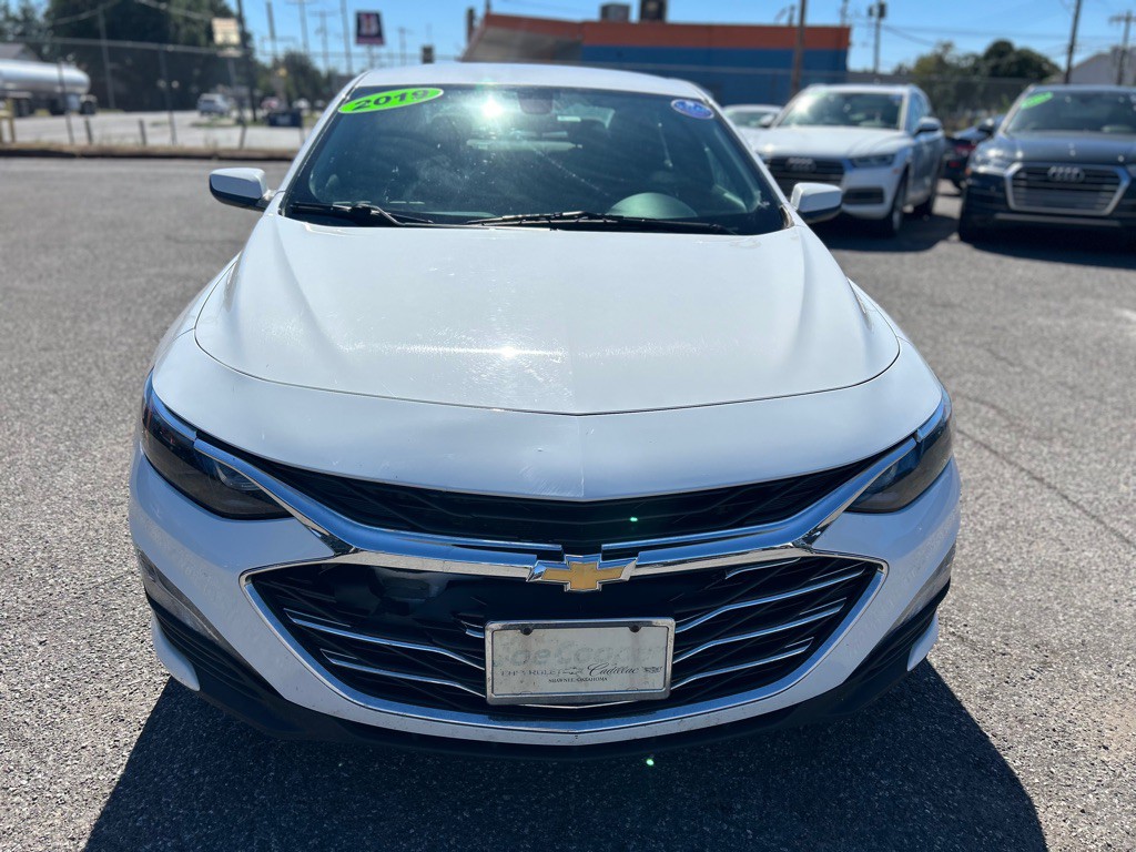 2019 Chevrolet Malibu Image 2